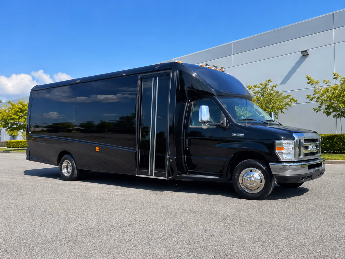 18 Passenger Party Bus Exterior