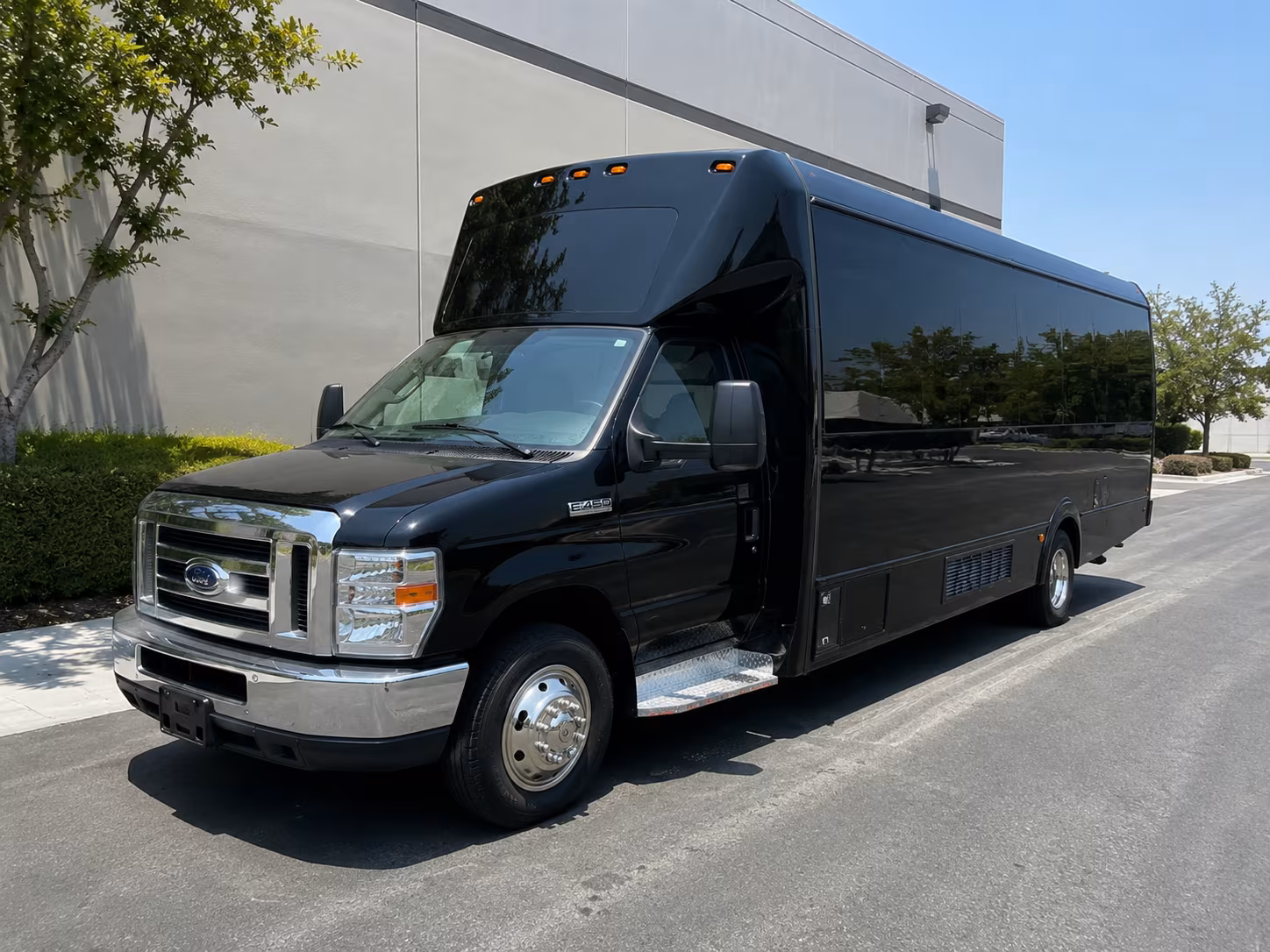Frisco Winery Tour & Pub Crawl Transportation party bus exterior